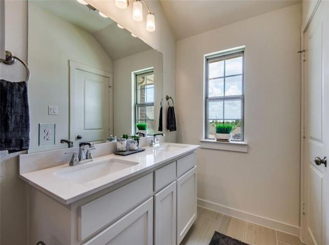 Building Photo - 2740 Majesty Dr