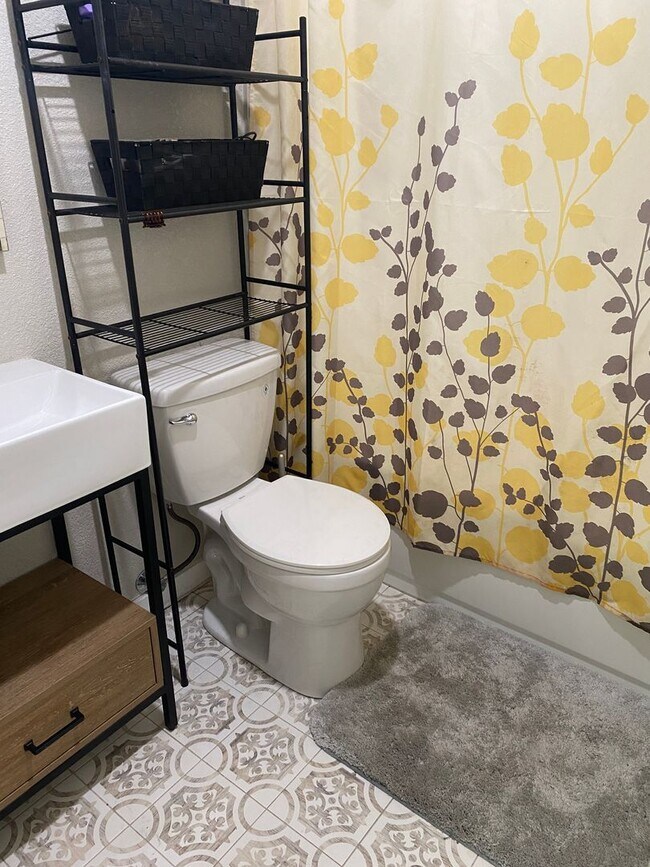 Building Photo - Move In by Nov 15 & Save - Spacious Ranch ...