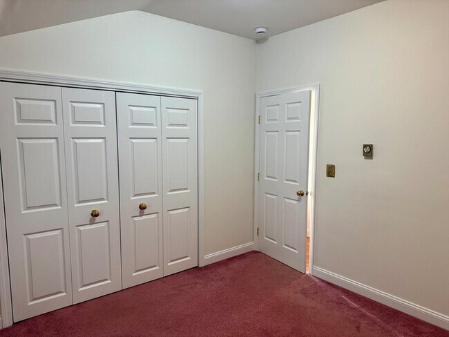 Building Photo - 165 Grove St