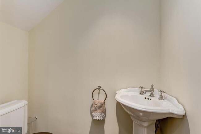 Building Photo - 2425 California St NW