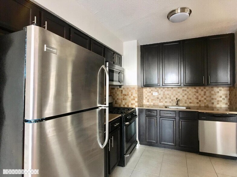 Building Photo - 3333 Broadway