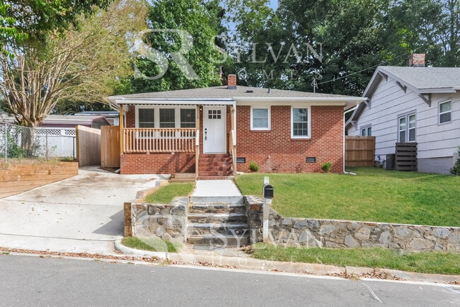 Building Photo - Enjoy living the good life in this 3 bedroom, 2.5 bathroom home