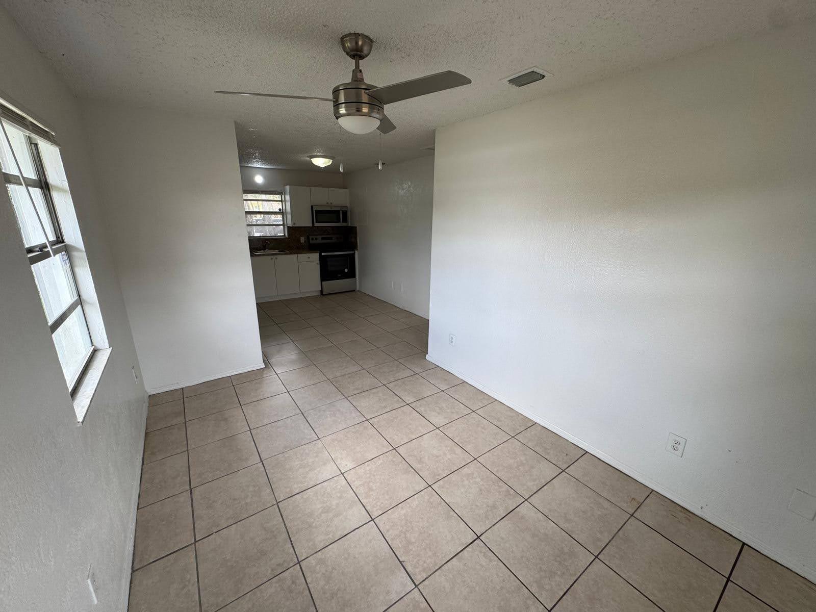 Building Photo - 300 NW 28th Way