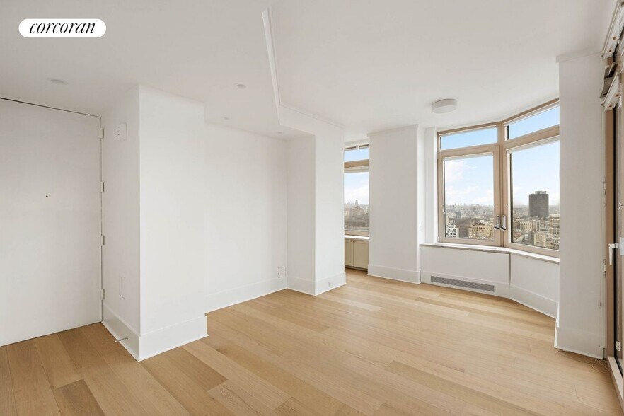 Building Photo - 30 E 85th St