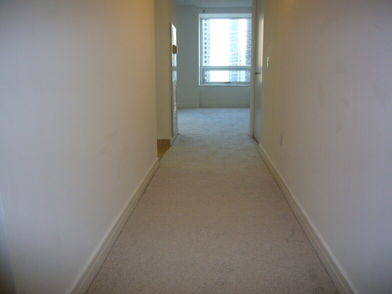 Primary Photo - 512 N McClurg Ct