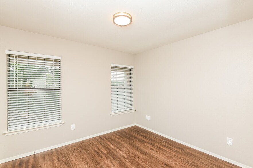 Building Photo - 3956 Wrenwood Dr