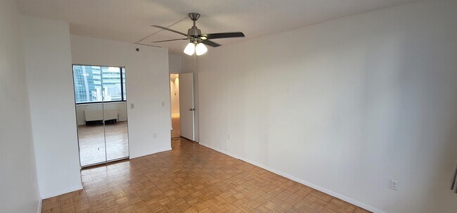 Building Photo - 45 River Dr S