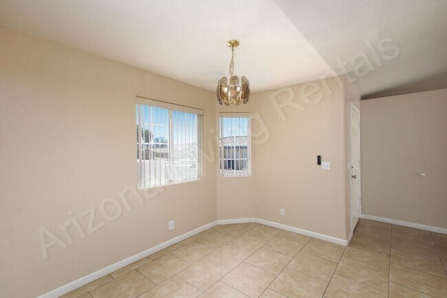 Building Photo - THREE CAR POOL HOME
