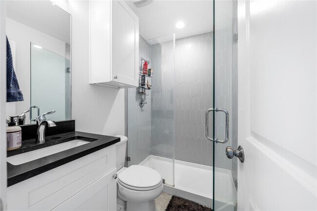 Building Photo - 408 W 55th St