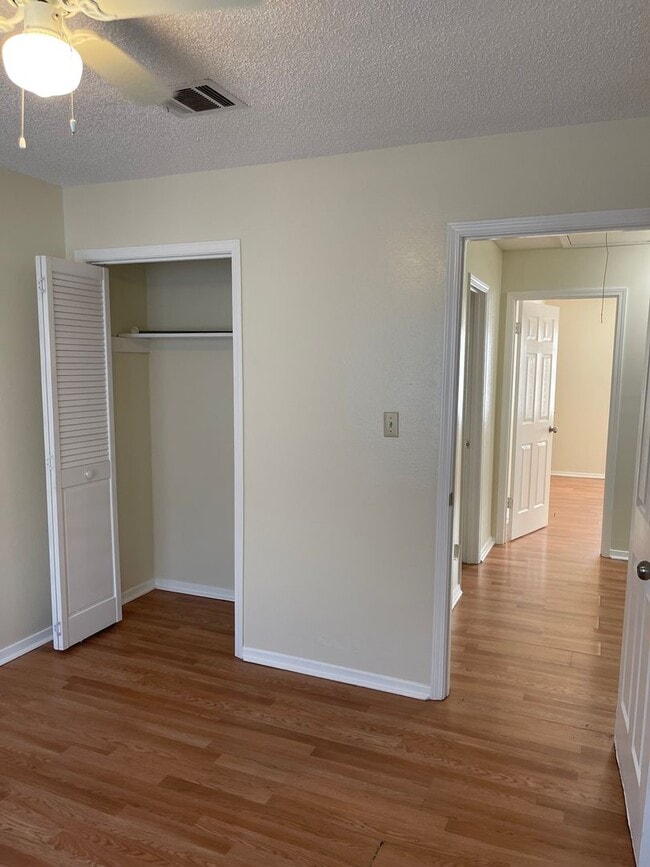 Building Photo - 964 Winter Garden Dr