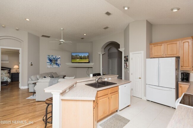 Building Photo - 212 Island Green Dr