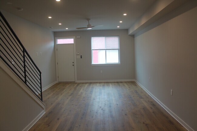 Building Photo - 409 Budd St