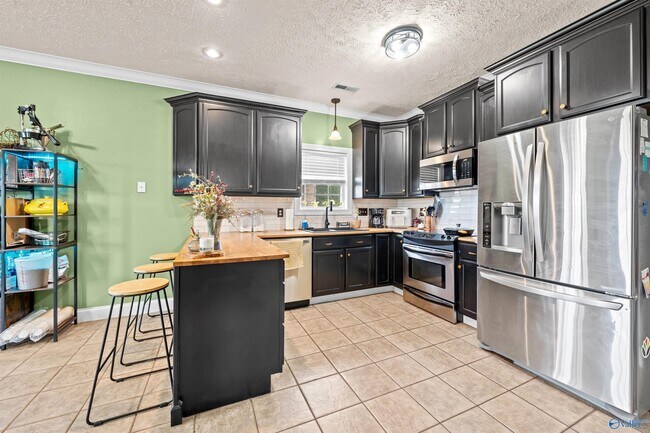 Building Photo - 25850 Iron Gate Dr