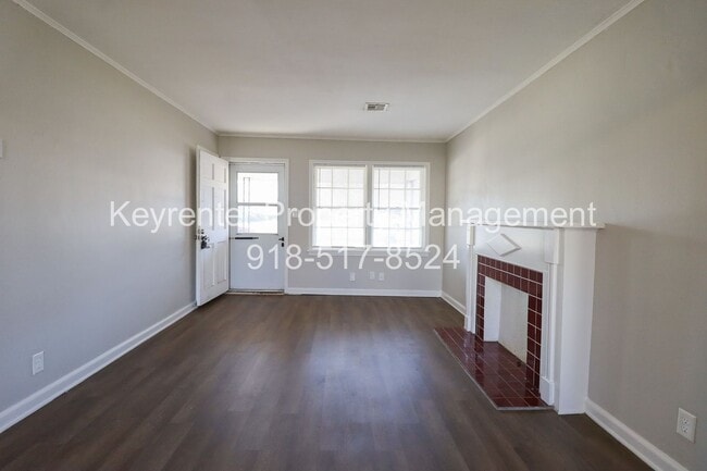 Building Photo - Cozy 2 Bedroom 1 Bathroom Home In Kendall-Whittier