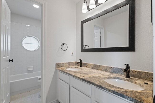 Building Photo - 5910 Spring Hill Dr