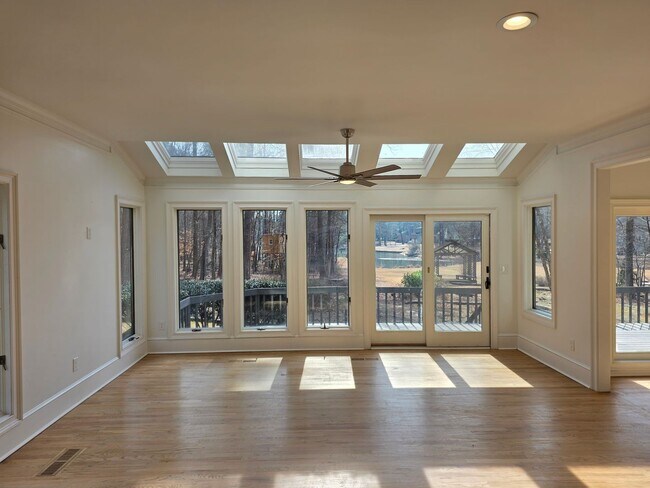 Building Photo - Private 4 bed 3 bath home located in Marietta on 4.5 acres