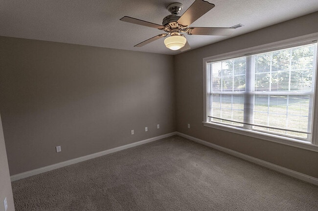 Building Photo - 2303 Roslyn Ct