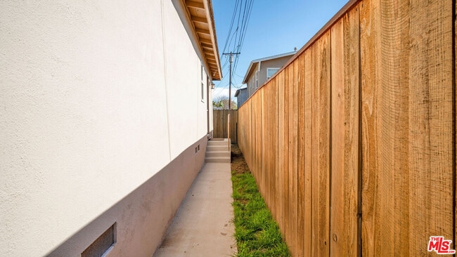 Building Photo - 10422 El Rancho Dr