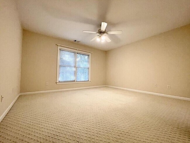 Building Photo - 455 Wembley Cir
