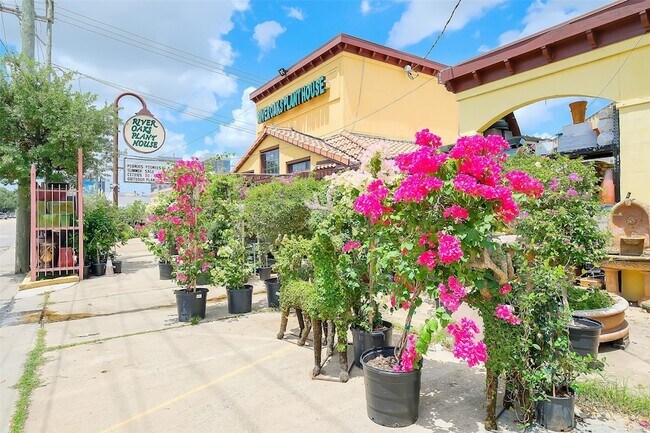 Building Photo - 2437 South Blvd