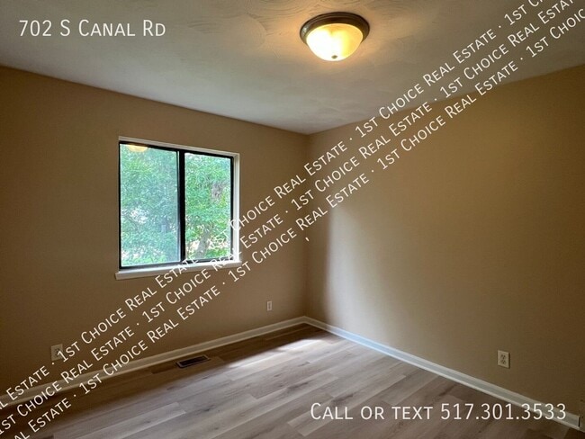 Building Photo - 702 S Canal Rd