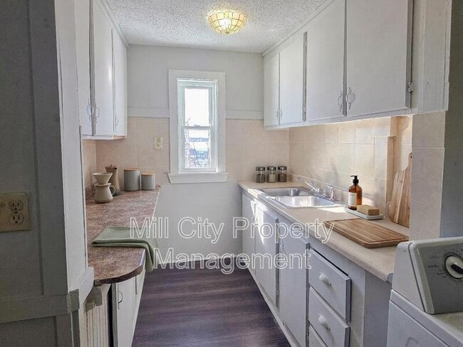 Building Photo - 343 Auburn St