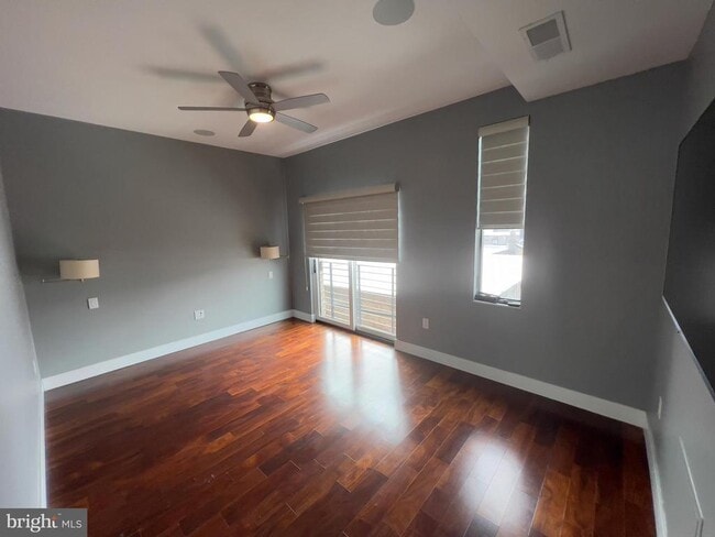 Building Photo - 423 Wallace St