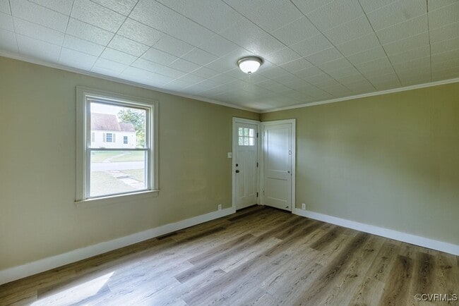 Building Photo - Newly Renovated 4-Bedroom Home in Town of Blackstone!
