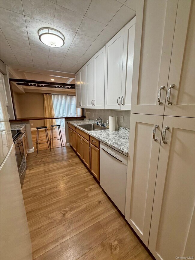 Building Photo - 125 Hill Spur