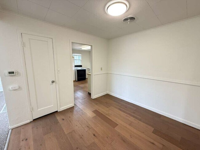 Building Photo - 3 Bedroom 1 Bathroom Greenwood Home!