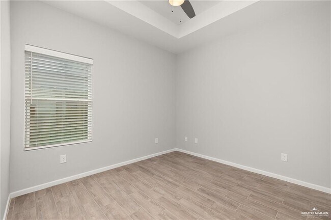 Building Photo - 18 W Hyatt Ave