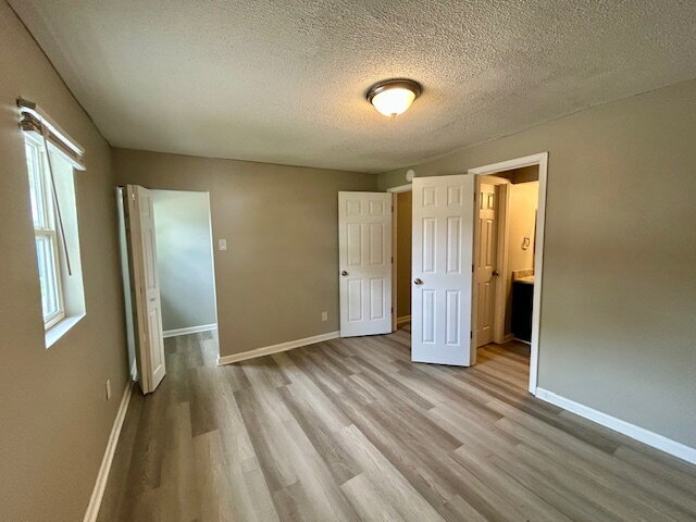Building Photo - Newly Renovated 2 bedroom 1 Bath Duplex in Noblesville