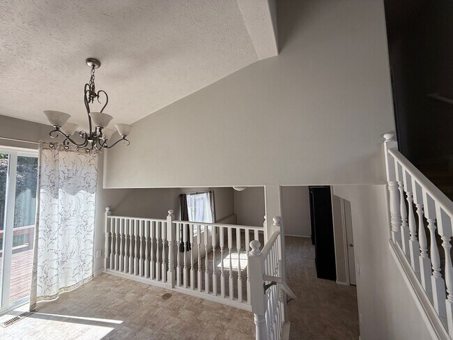 Building Photo - Beautiful 4 Bed, 3.5 Bath Home in Eagle Ridge