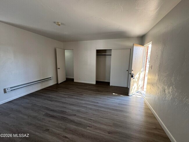 Building Photo - 4420 E Lee St