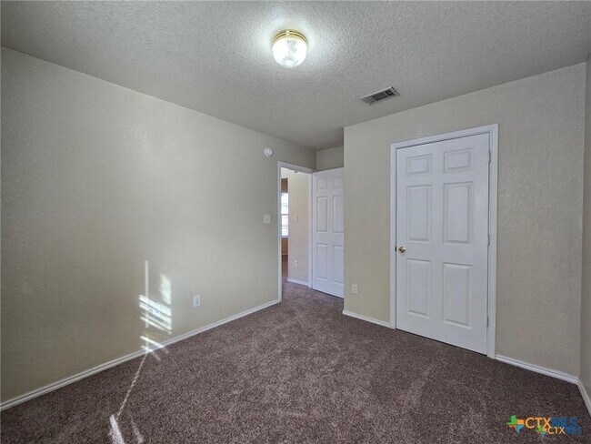 Building Photo - 2808 Leroy Cir