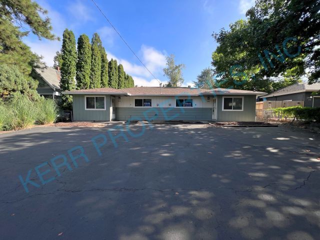 Building Photo - 1202 SE Roberts Ave