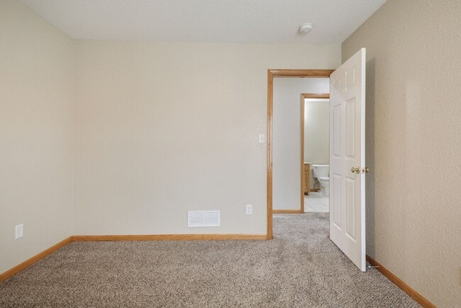 Building Photo - 3 Bedroom 2 Bath - Pleasant Hill