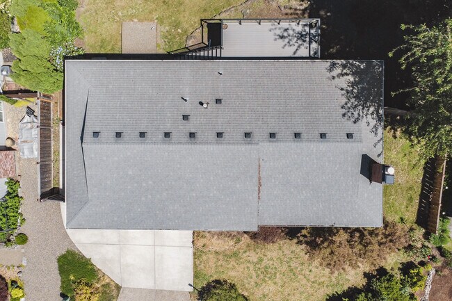 Building Photo - 1321 SE Eastwood Ct