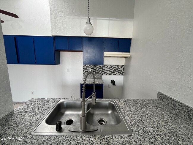 Building Photo - 5524 Oakbriar Cir