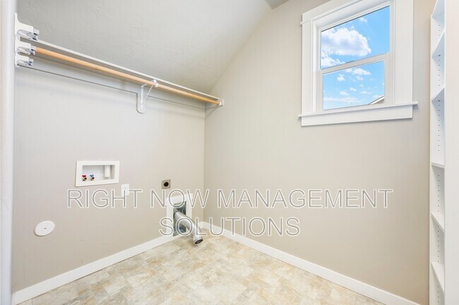Building Photo - 2631 E Red Garnet St