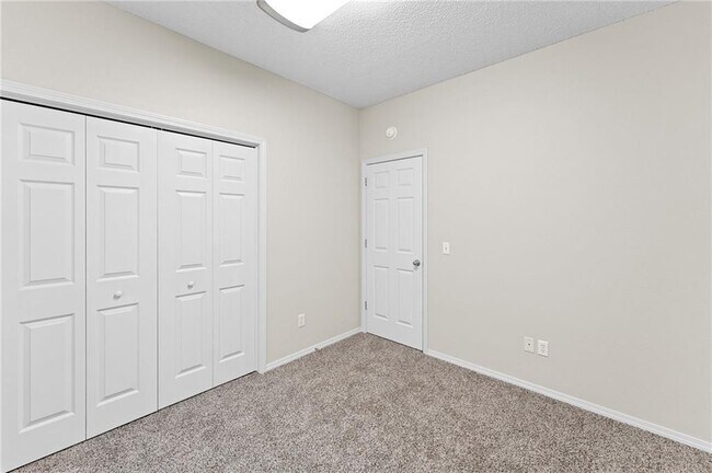 Building Photo - 1552 S Tally Ho Dr