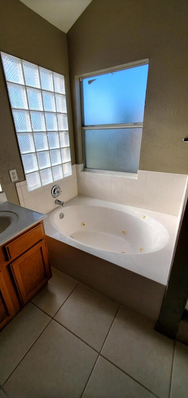 Building Photo - 12525 Tierra Cuervo Dr