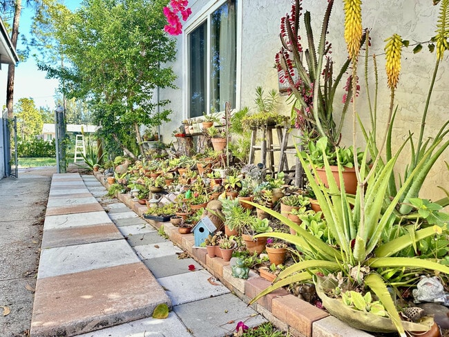 Building Photo - 13619 57th Pl N