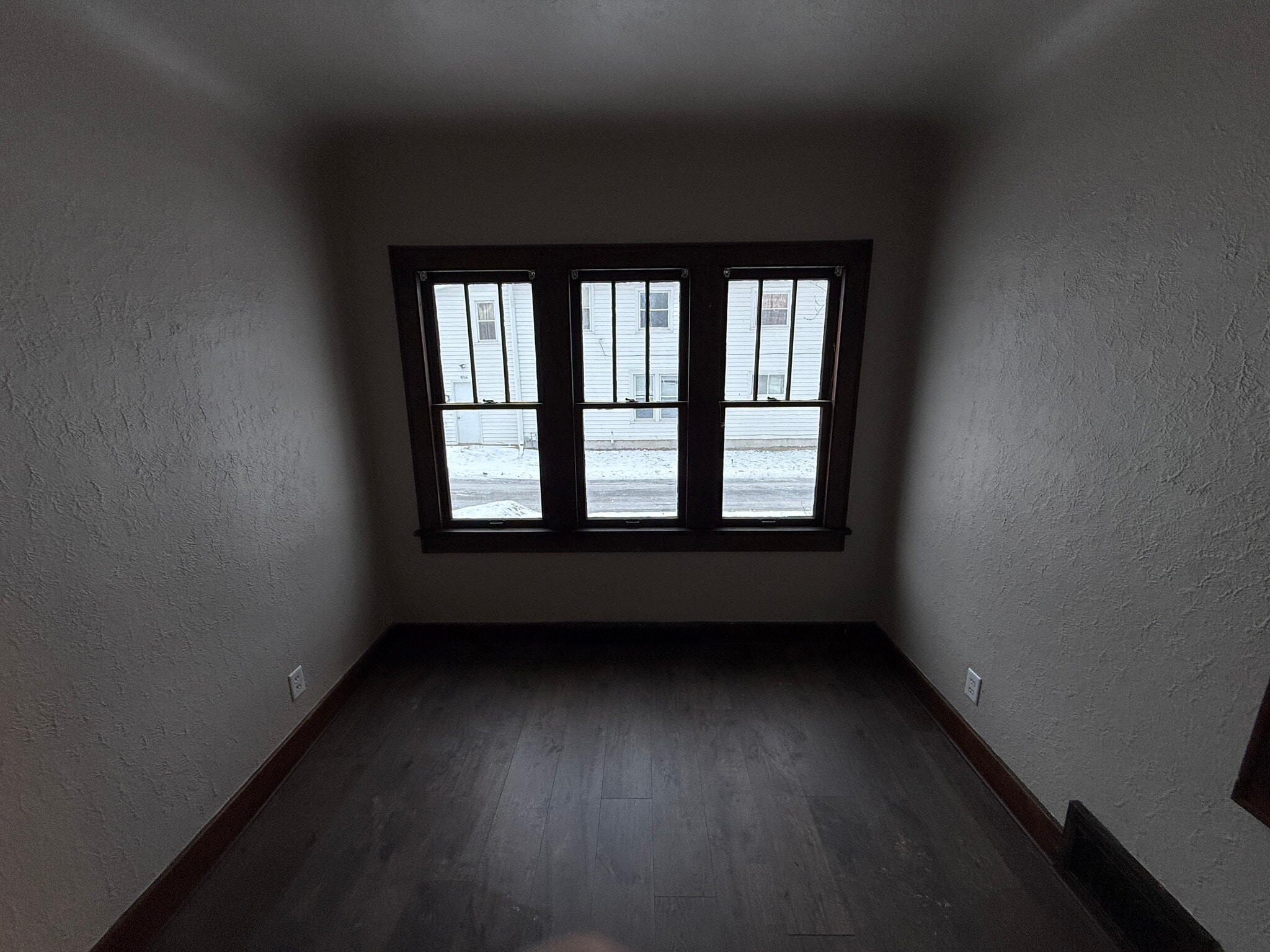 Building Photo - 818 N Van Buren St