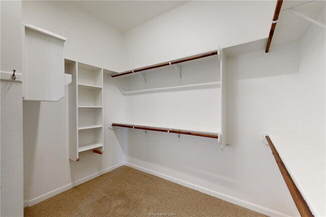 Building Photo - 3 Bedroom 2 bath, 2 garage attached garage with all the appliances to include washer & dryer