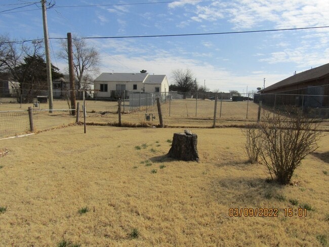 Building Photo - centrally located, pets negotiable with ow...