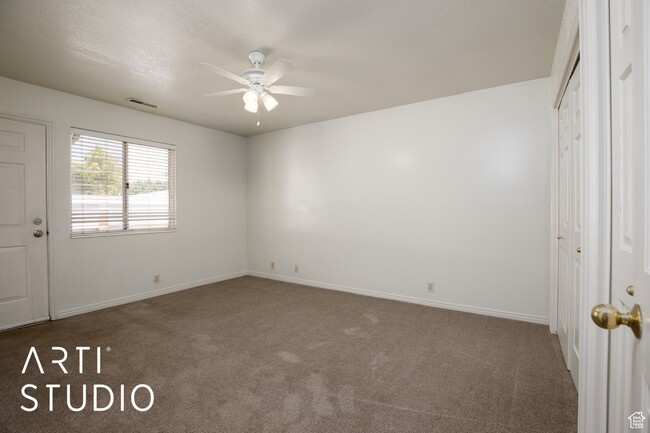 Building Photo - Two-bedroom Apartment in Murray!