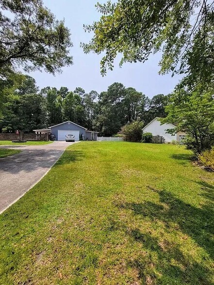 Building Photo - 85 Bridle Way