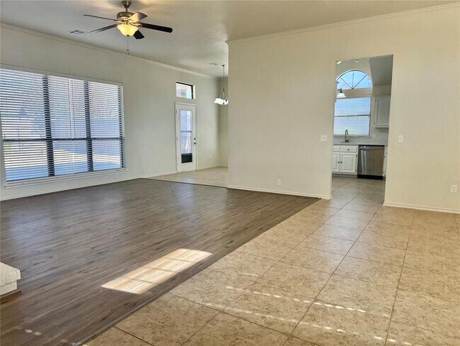 Building Photo - 1913 Lois Lynn Ln