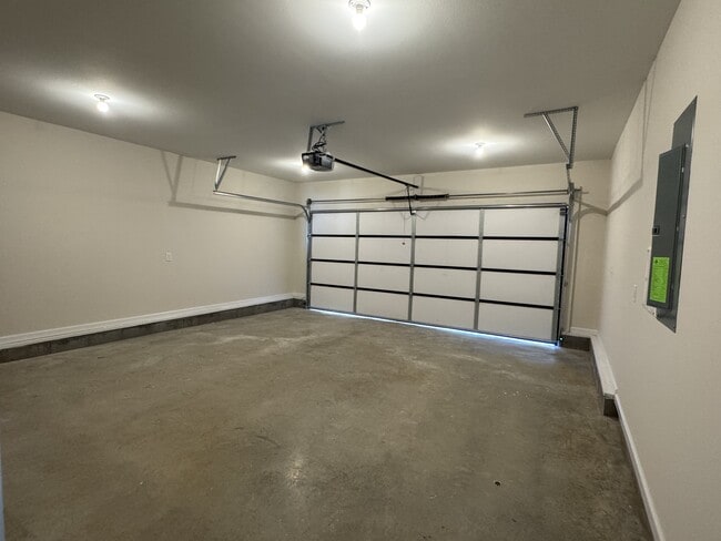 Building Photo - 360 Piedmont Ct